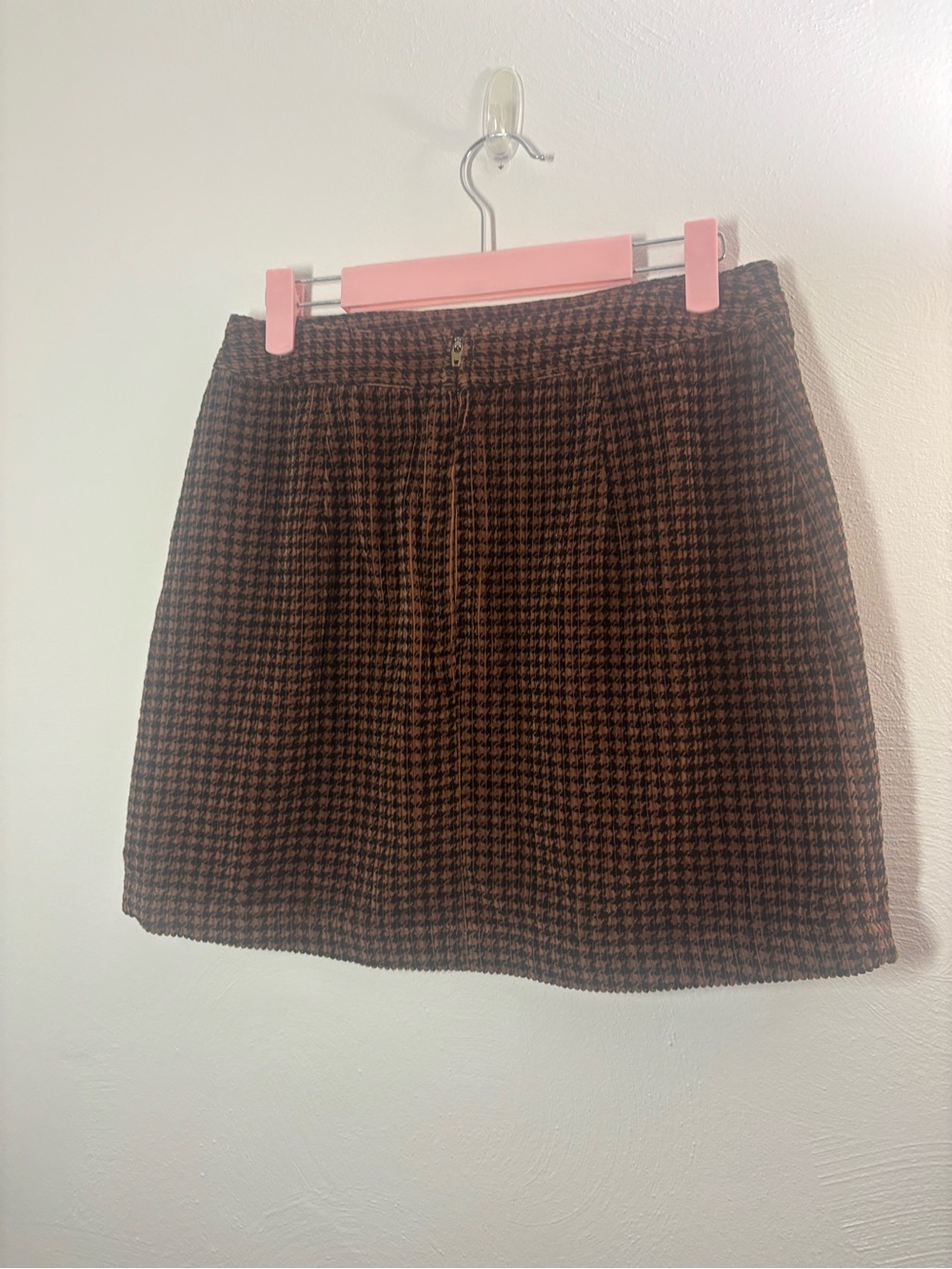 Urban Outfitters Brown Corduroy Houndstooth Mini Skirt Size Medium - Picture 2 of 7